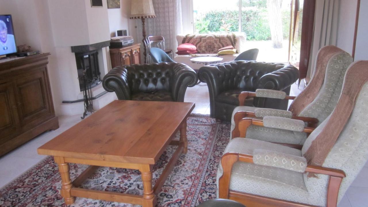 Location La Bree Les Bains 15 Personnes Villa Luaran gambar